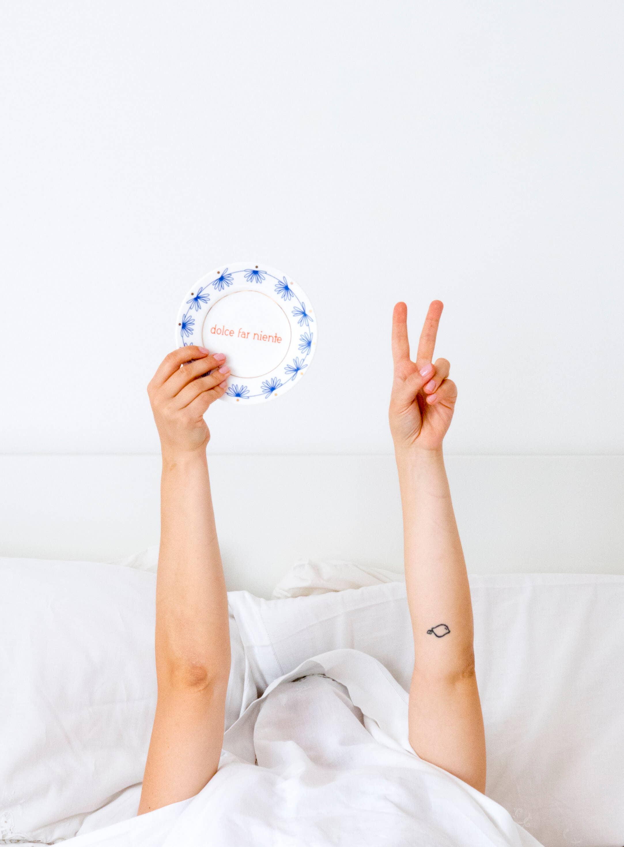 DOLCE FAR NIENTE - Piatto in porcellana con scritta